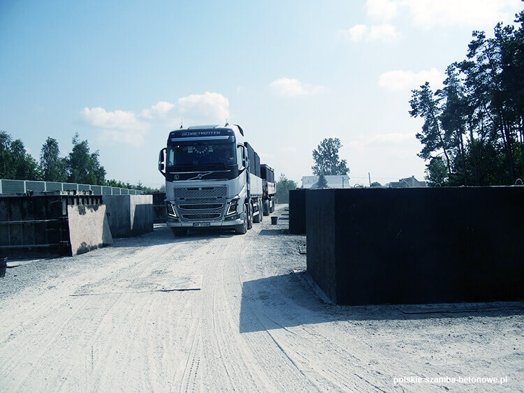 Transport szamb betonowych  w Kętach